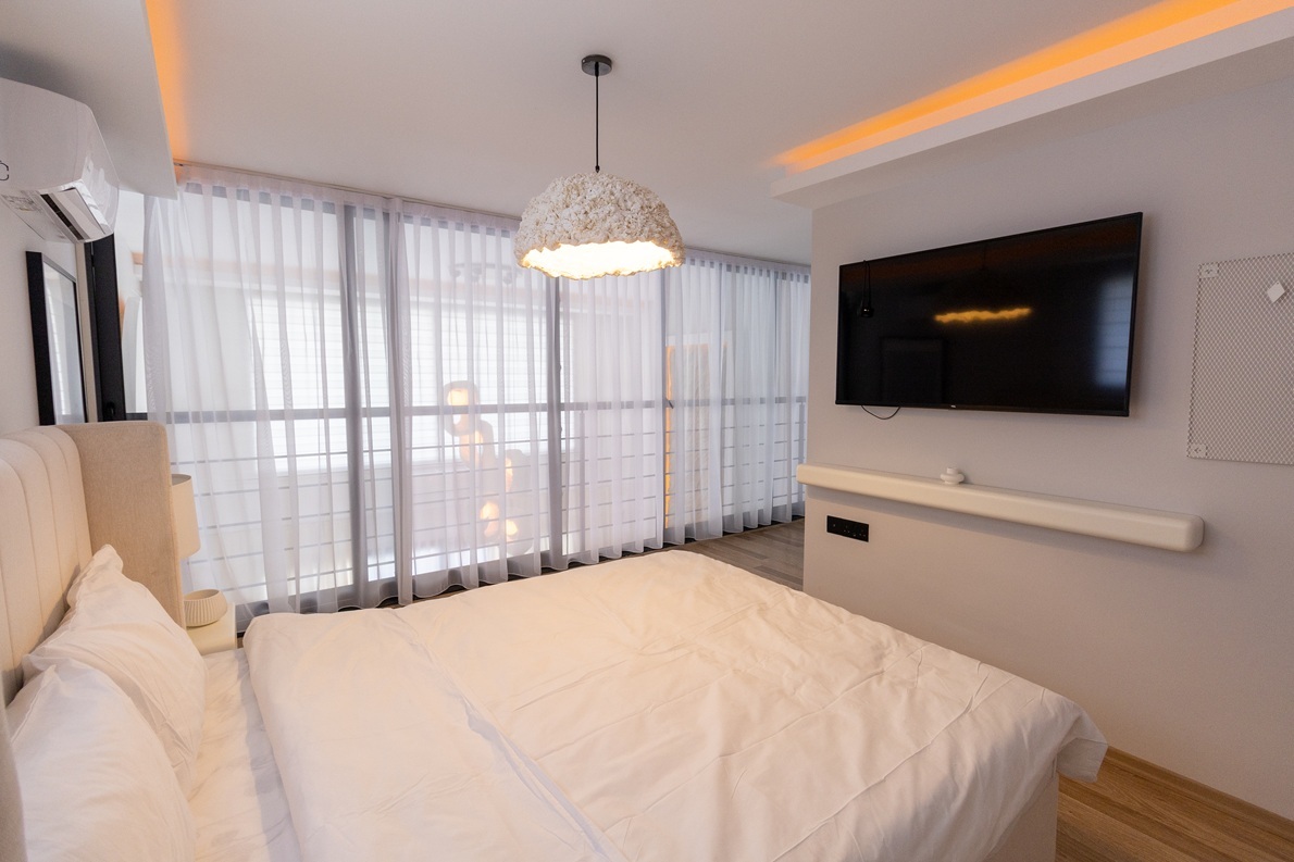 Caesar Blue Quatro Villa – przestrzeń dzienna i światło (4)