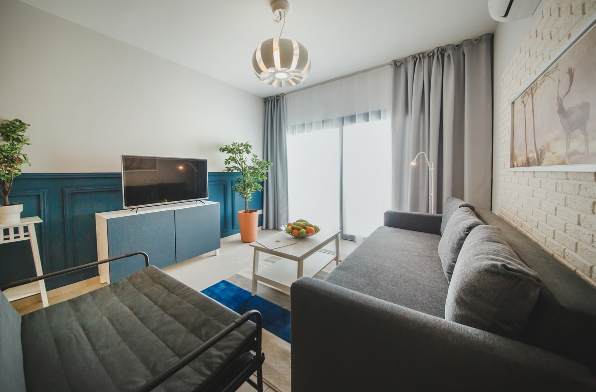 Caesar Blue – studio z wnęką sypialnianą – strefa wypoczynku (5)